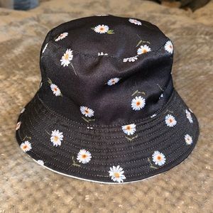 Alice + Olivia reversible bucket hat